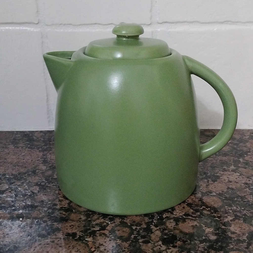 Starbucks Ceramic Teapot 25 floz, Green. 2012